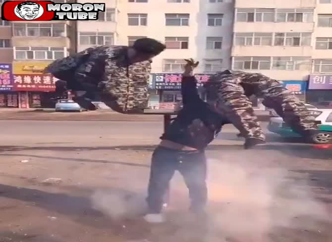 Video :This street magician's secret did not endure long